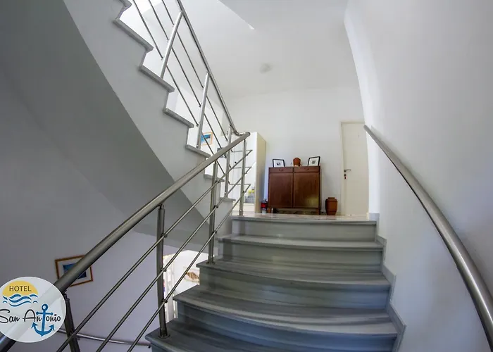 San Antonio & Мегали-Аммос